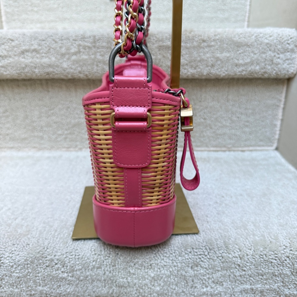 Chanel Gabrielle Hobo Small in Beige Rattan & Pink leather - Picture 6 of 14
